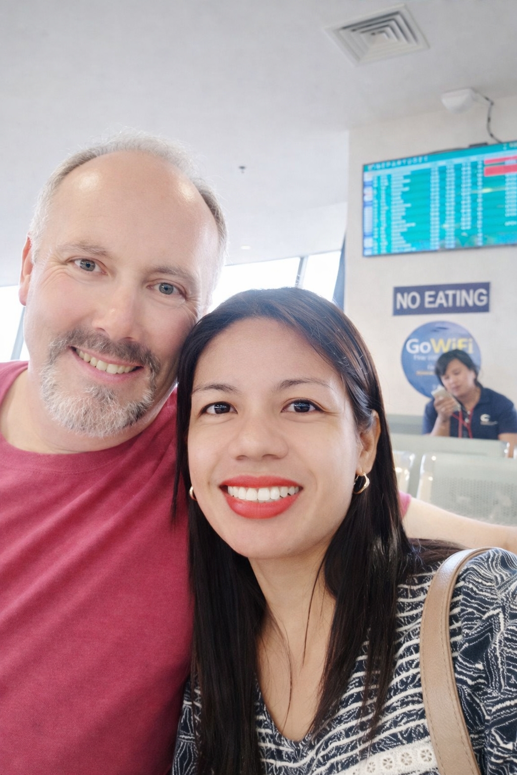 Christian singles meet at airport and full of smiles