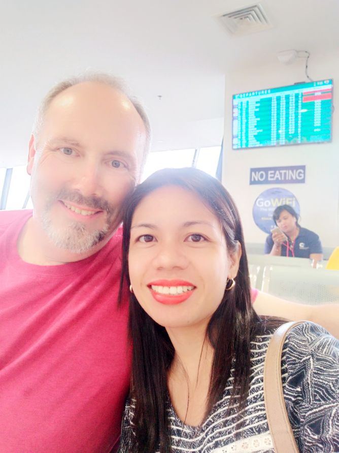 Christian singles meet at airport and full of smiles