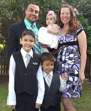 Former Australian Christian single now married to American Christian, surrounded by their 3 happy children