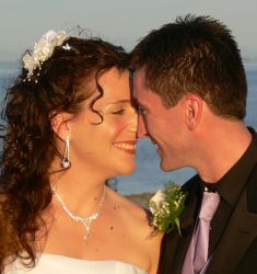 Christian singles nuzzle in after meeting and marrying near the ocean