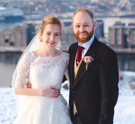Norwegian beauty marries Englishman with harbour in background