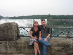 Mary and Steven pose at Niagara Falls