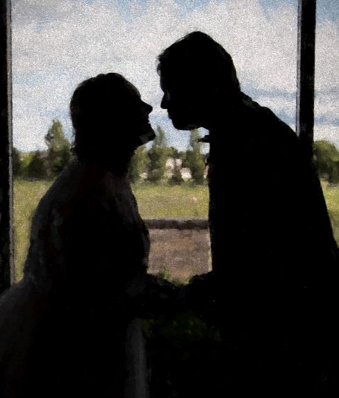Silhouette of former Christian singles from Minnesota about to kiss